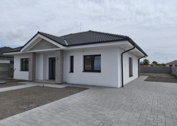 Znížená cena!!!NOVOSTAVBA: Krásny, atraktívny, priestranný 4-izbový rodinný dom so štandardnou výbavou na predaj v obci Povoda, 1 km od Dunajskej Stredy, pozemok 700 m2